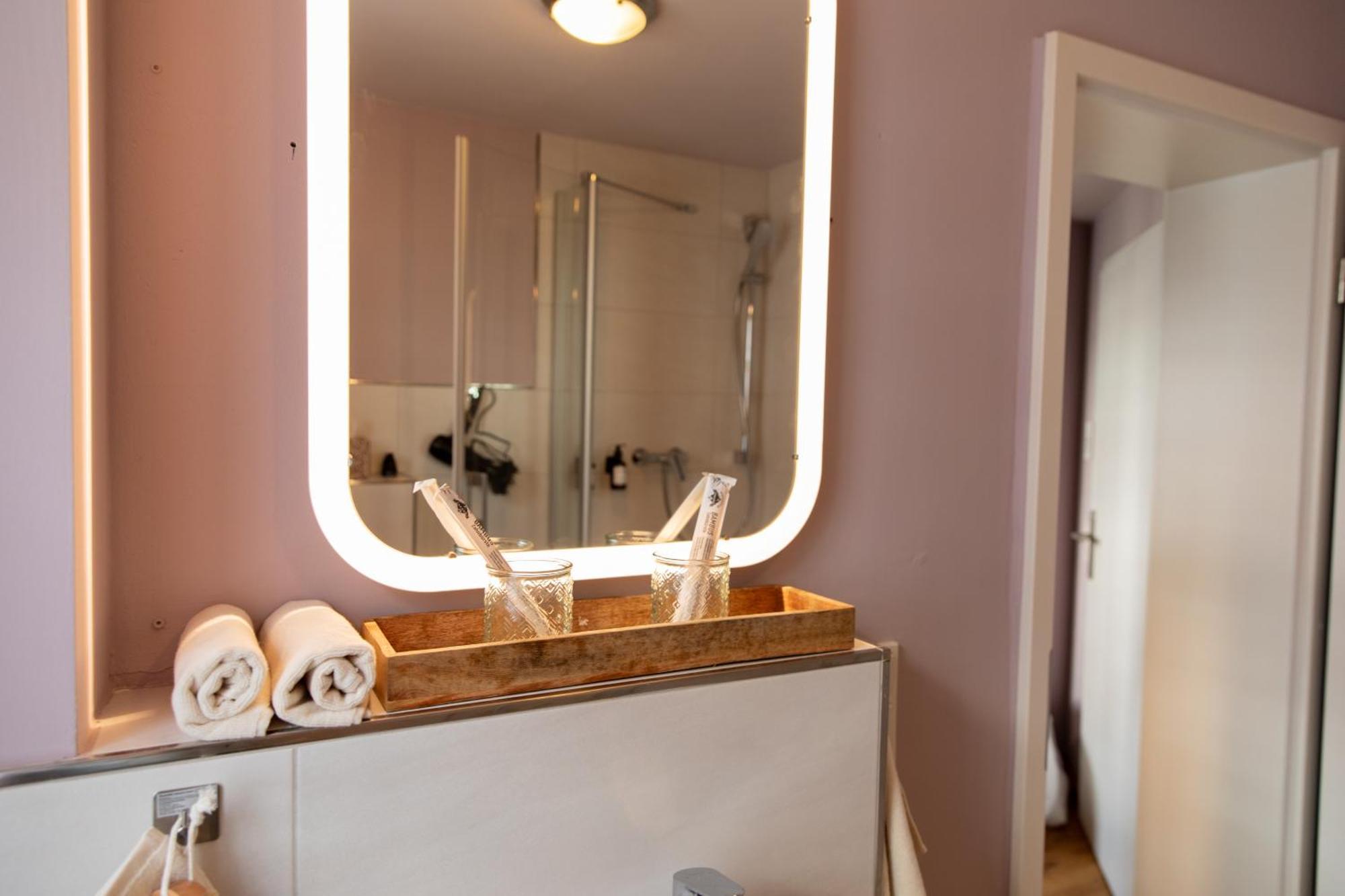 Altstadt Apartment Am Dom Wetzlar, 1 Zi, Kueche, Bad Mit Parkplatz Am Grundstueck מראה חיצוני תמונה